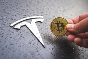 Tesla não vendeu R$ 4 bilhões em reservas de bitcoin, aponta investigação