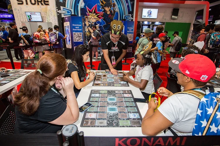 Yu-Gi-Oh: A saga principal do mangá foi publicada até 2004, e com o tempo a marca começou a ser mais associada ao jogo de cartaz (Daniel Knighton/Getty Images)