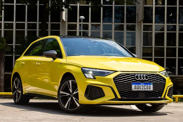 Motorização híbrida parcial chegou neste ano com promessa de reduzir emissões e economizar combustível (Audi/Divulgação)