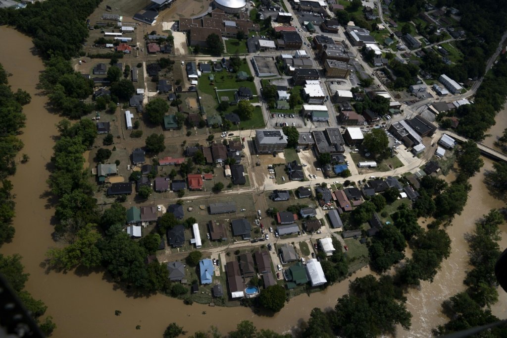 Novas chuvas complicam resgates em inundações no sul dos EUA