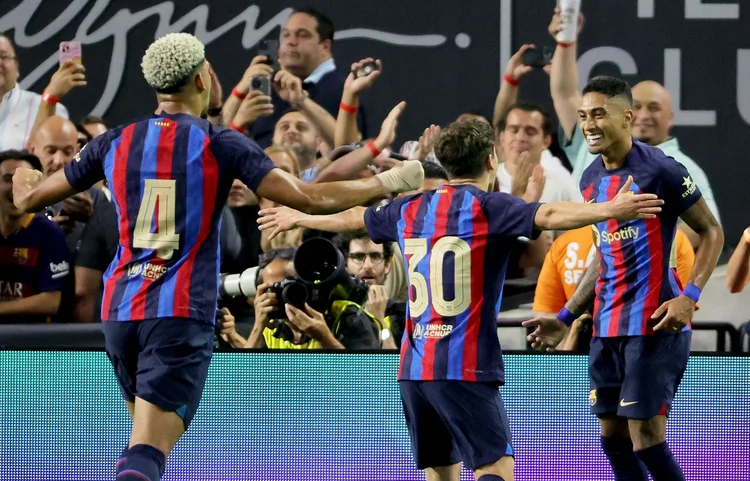 LAS VEGAS, NEVADA - JULY 23: Ronald Araújo #4, Pablo "Gavi" Páez Gavira #30 and Raphael “Raphinha” Dias Belloli #22 of Barcelona celebrate after Raphinha scored a goal against Real Madrid during their preseason friendly match at Allegiant Stadium on July 23, 2022 in Las Vegas, Nevada. Barcelona defeated Real Madrid 1-0. (Photo by Ethan Miller/Getty Images) (Ethan Miller/Getty Images)