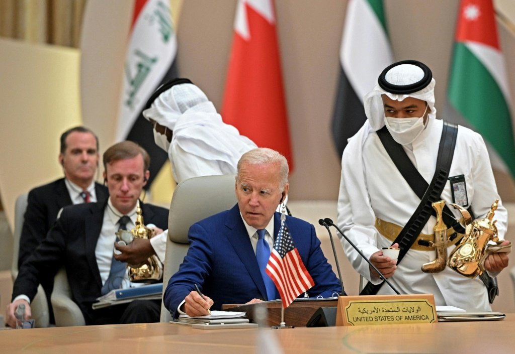 Biden: "não vamos nos afastar, nem deixaremos um vácuo para que seja preenchido por China, Rússia, ou Irã" (Agence France-Presse/AFP Photo)