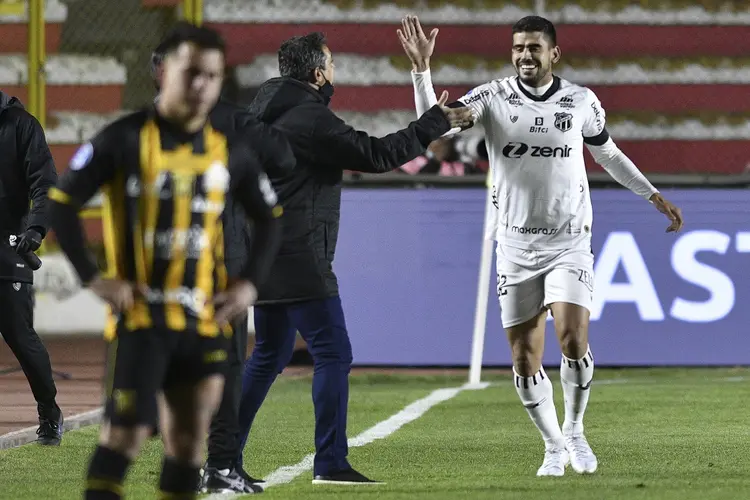 Futebol: Libertadores e Sul-Americana são destaques do dia (AIZAR RALDES/AFP/Getty Images)