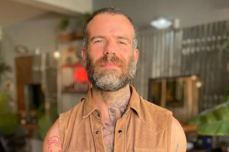 Chico Felitti, jornalista por trás do podcast "A Mulher da Casa Abandonada" (Instagram/Reprodução)