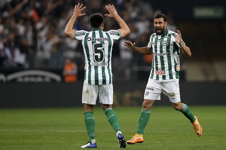 SAO PAULO, BRAZIL - JULY 20: Luciano Castan of Coritiba celebrates after scoring the first goal of his team during a match between Corinthians and Coritiba as part of Brasileirao Series A 2022 at Neo Quimica Arena on July 20, 2022 in Sao Paulo, Brazil. (Photo by Alexandre Schneider/Getty Images) (Alexandre Schneider/Getty Images)