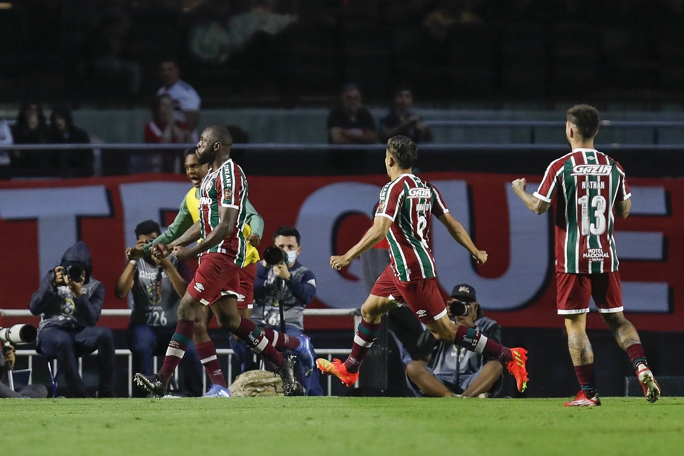 Onde assistir ao vivo o jogo Fluminense x Botafogo hoje, domingo, 23; veja horário