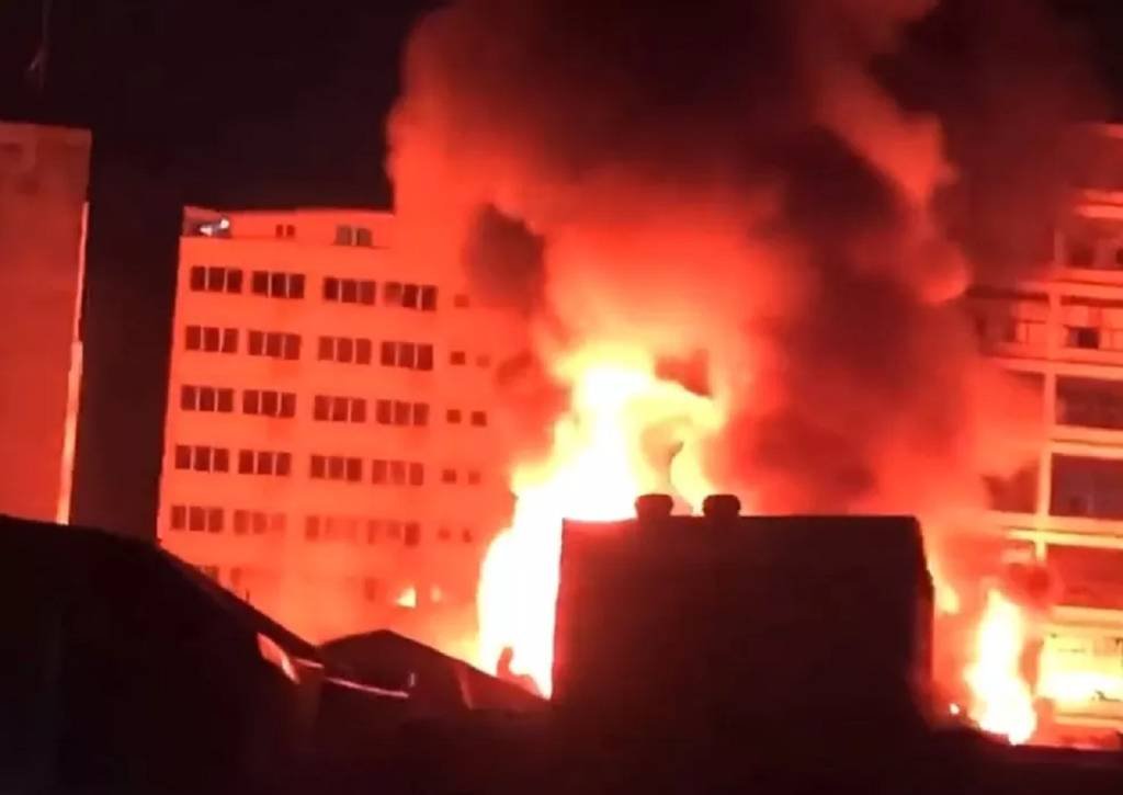 Após incêndio em prédios perto da 25 de Março, comerciantes lamentam prejuízos