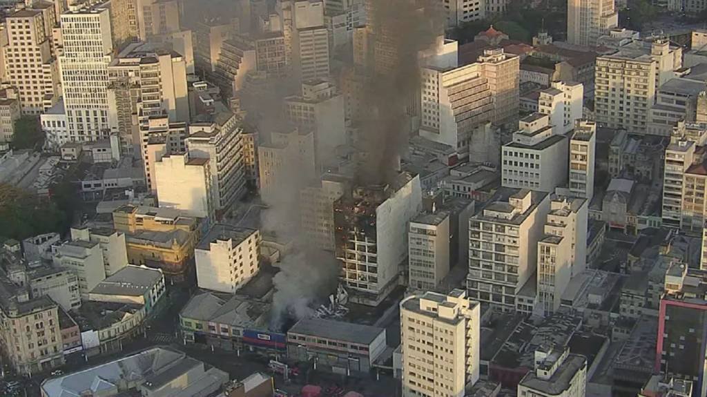 Prefeitura vai pedir demolição de prédio que pegou fogo na região da 25 de Março