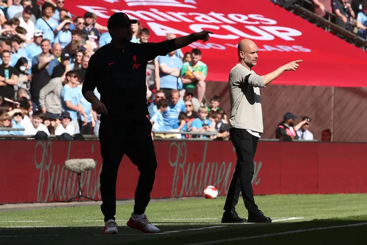 LONDON, ENGLAND - APRIL 16: Manchester City manager Josep Guardiola gestures from the touchline next to Liverpool manager Jurgen Klopp during The Emirates FA Cup Semi-Final match between Manchester City and Liverpool at Wembley Stadium on April 16, 2022 in London, England. (Photo by Chris Brunskill/Fantasista/Getty Images) (Chris Brunskill/Fantasista/Getty Images)
