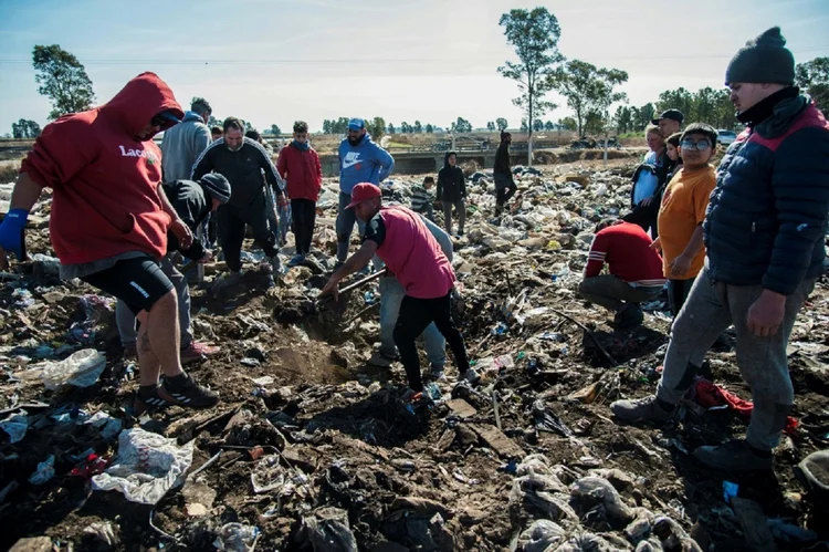 Argentina: Em Las Parejas, diz-se que o dinheiro deve ter pertencido a uma senhora que morreu recentemente, sem deixar filhos (AFP/AFP)