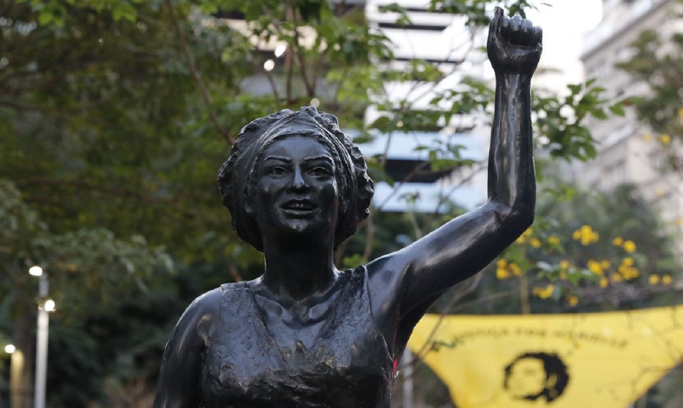 Marielle Franco ganha estátua no centro do Rio de Janeiro