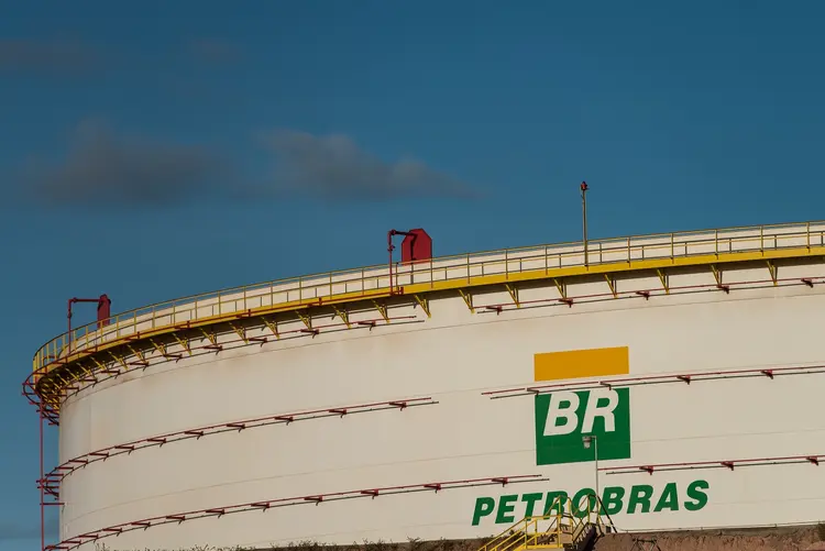 Petrobras: ação dispara após reajuste de preços (YASUYOSHI CHIBA/AFP/Getty Images)