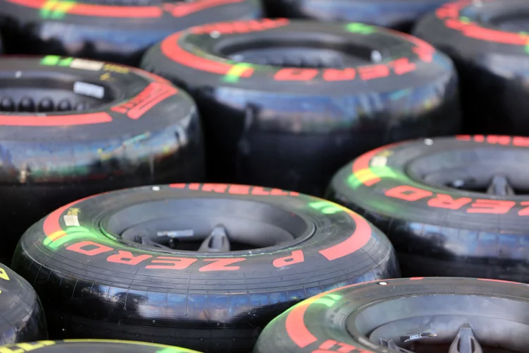 Pneus de Fórmula 1 da Pirelli: mudança da matriz energética no setor de transporte demanda desenvolvimentos tecnológicos (Future Publishing / Colaborador/Getty Images)