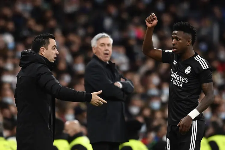 Xavi Hernandez head coach of Barcelona and Vinicius Junior of Real Madrid argues during the La Liga Santander match between Real Madrid CF and FC Barcelona at Estadio Santiago Bernabeu on March 20, 2022 in Madrid, Spain. (Photo by Jose Breton/Pics Action/NurPhoto via Getty Images) (Jose Breton/Pics Action/NurPhoto/Getty Images)