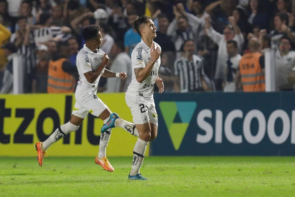 Santos: Após vencer o Mirassol na estreia, o Santos busca sua segunda vitória consecutiva na competição (Ricardo Moreira/Getty Images)