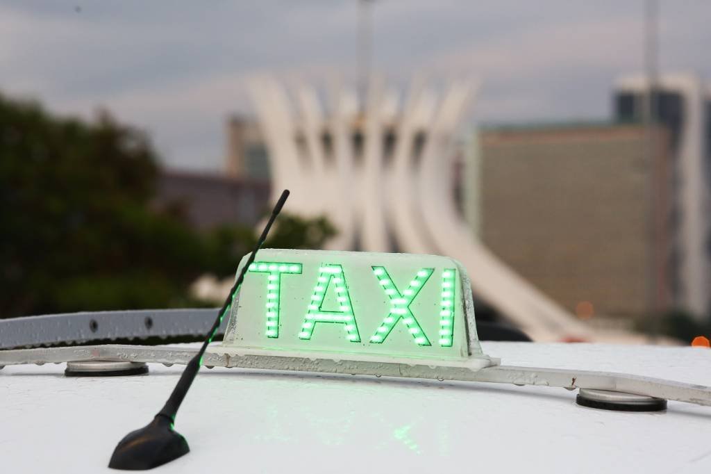 Táxi: poderão ser contemplados os motoristas que residam e trabalhem no Brasil que comprovadamente (SERGIO LIMA/AFP/Getty Images)