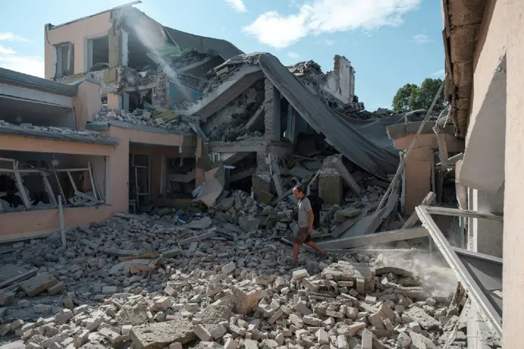 Após ataques da Rússia na Ucrânia, até janelas quebradas na Romênia causam inquietação (AFP/AFP)