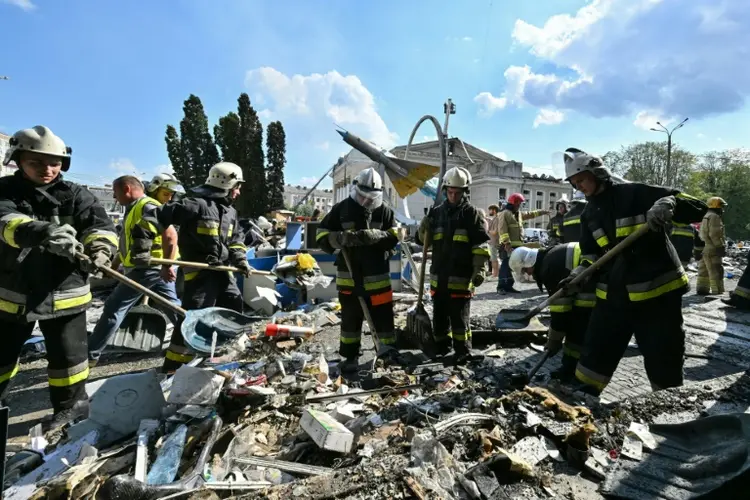 Ucrânia: os bombardeios ocorreram um dia depois dos ataques com mísseis sobre Vinnytsia, centenas de quilômetros a oeste, que deixaram pelo menos 23 mortos (AFP/AFP Photo)