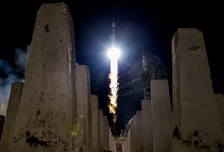 A espaçonave russa Soyuz MS-13 transportando membros da Estação Espacial Internacional é lançada do Cazaquistão em julho de 2019 (© Agence France-Presse/AFP)