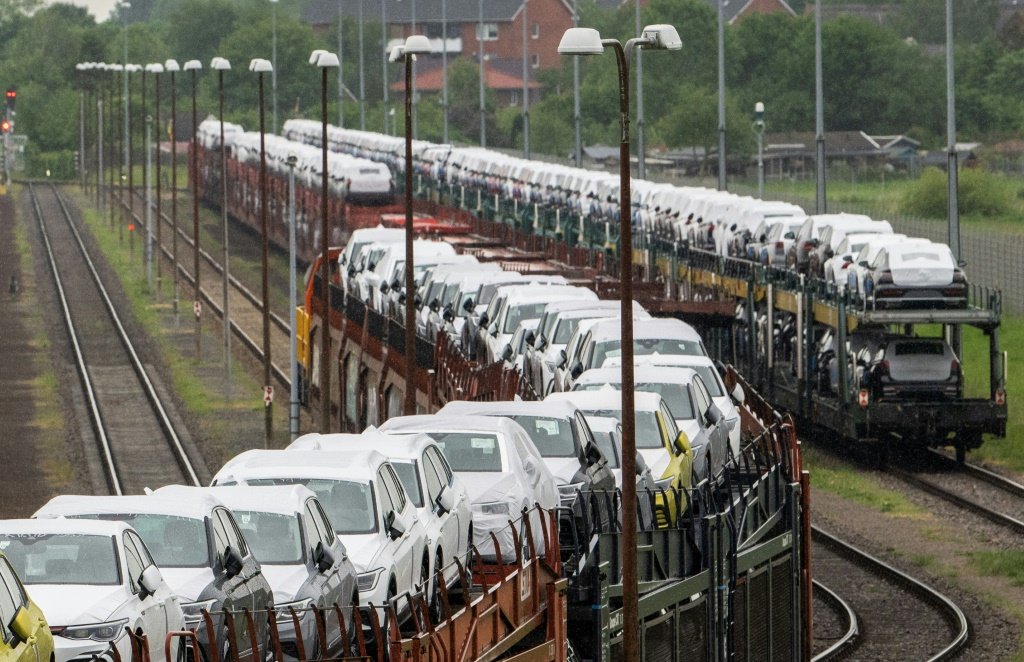 Carros da fabricante alemã Volkswagen na fábrica de Emden, norte da Alemanha (© Agence France-Presse/AFP)