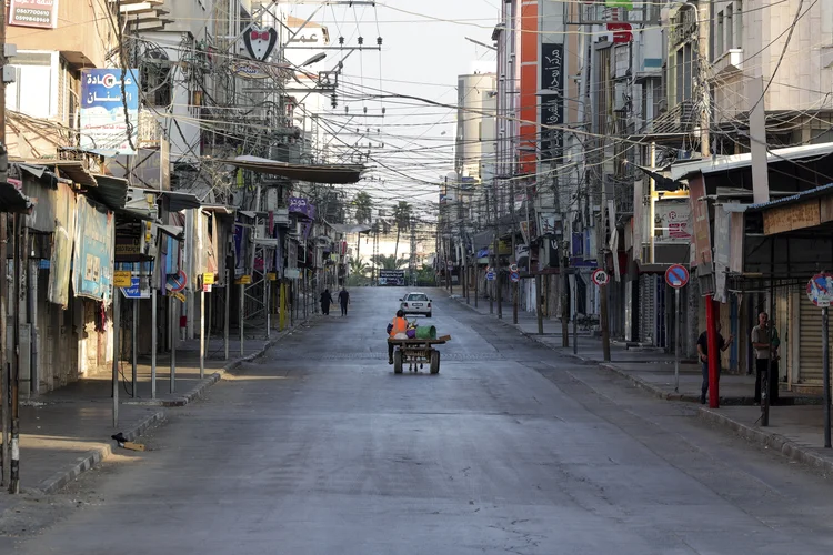 Rua deserta de Gaza em 7 de agosto de 2022 (Mohammed Abed/AFP)