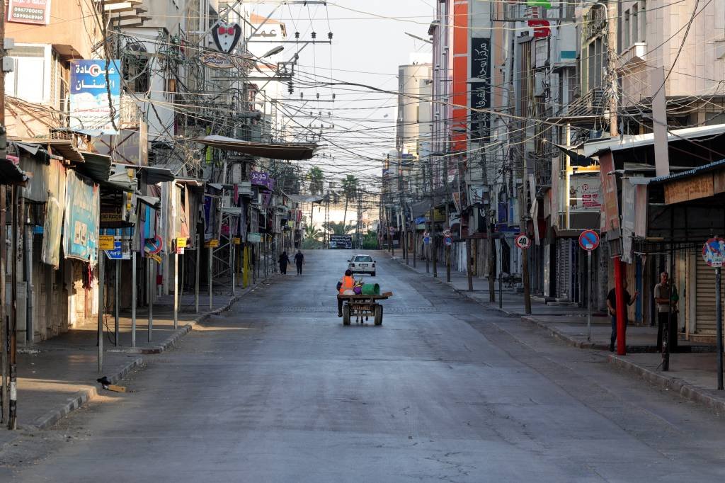 Rua deserta de Gaza em 7 de agosto de 2022 (Mohammed Abed/AFP)