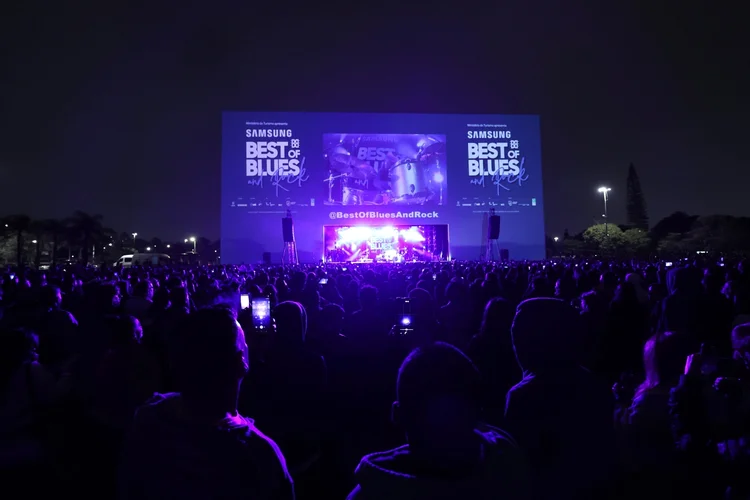 Palco do Samsung Best of Blues & Rock 2022, na área externa do Auditório do Ibirapuera, em São Paulo: evento é aposta da Samsung para retomada dos grandes festivais (André Velozo/Instituto Dançar/Divulgação)