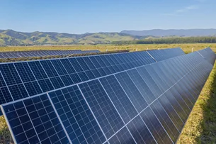 Inverno com bandeira vermelha pode acelerar expansão da energia solar por assinatura