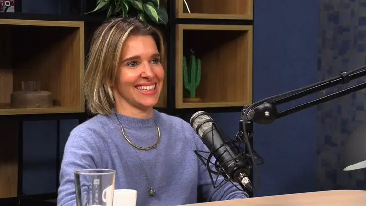 Ana Luiza McLaren durante gravação do talk show no estúdio da EXAME (Exame/Reprodução)