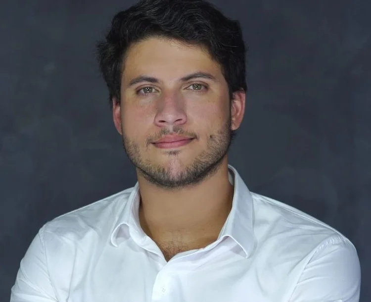 De origem humilde, o empresário está na lista Forbes Under 30