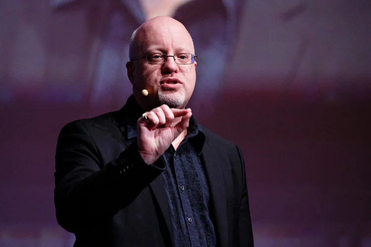 O futurista australiano Brett King: autor de The Rise of Technosocialism: How Inequality, AI and Climate Will Usher in a New World (Foto/Reprodução)