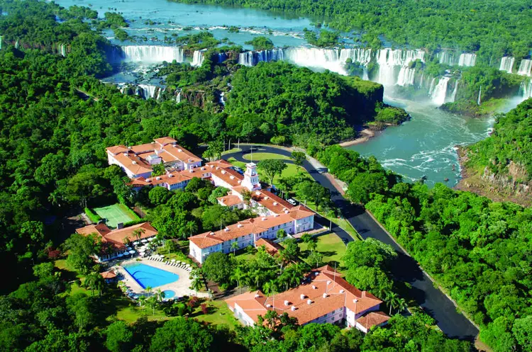 Hotel Cataratas: único empreendimento hoteleiro situado dentro do Parque Nacional do Iguaçu. (Booking/Divulgação)