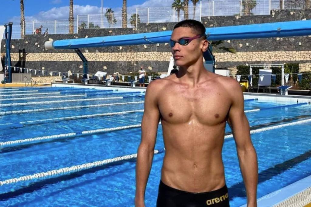 Romeno de 17 anos bateu recorde mundial de 100 metros (COI/Reprodução)