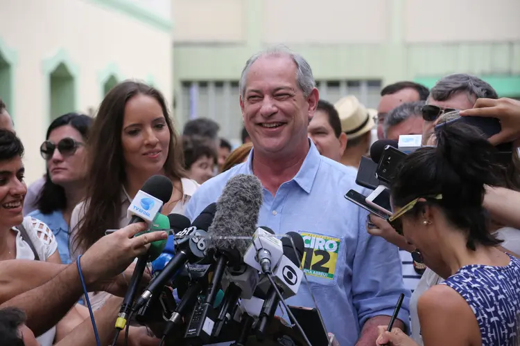 Ciro Gomes: valor é referente a gastos com advogados, impulsionamento de publicações nas redes sociais e recebimento indireto de doações por fonte vedada (THIAGO GADELHA/Getty Images)