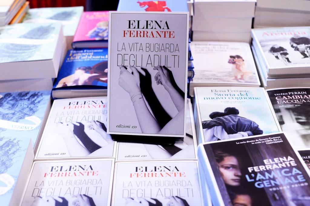 Elena Ferrante morreu? Escritora tem morte anunciada falsamente por jornalista em pegadinha
