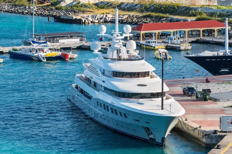 Iate Axioma durante visita à ilha caribenha de St Maarten (Getty Images/Getty Images)