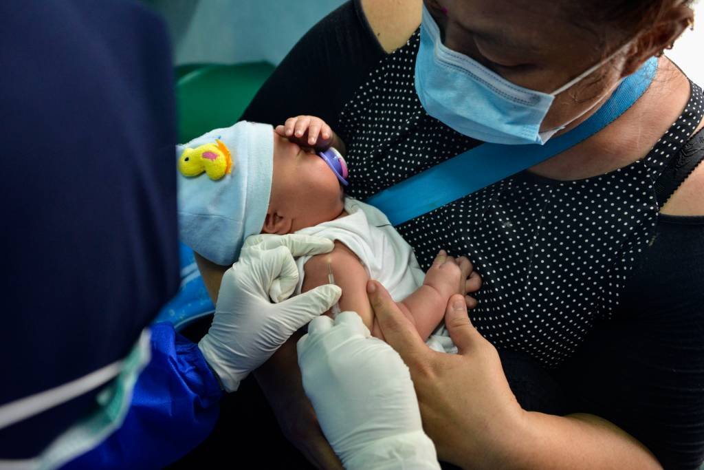 Falta de BCG obrigam municípios a racionarem vacinas para bebês