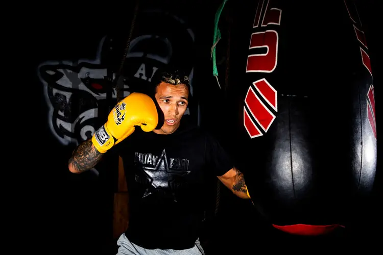 Atleta brasileiro Charles "do Bronx" Oliveira se exercita durante uma sessão de treinamento (Buda Mendes/Getty Images)