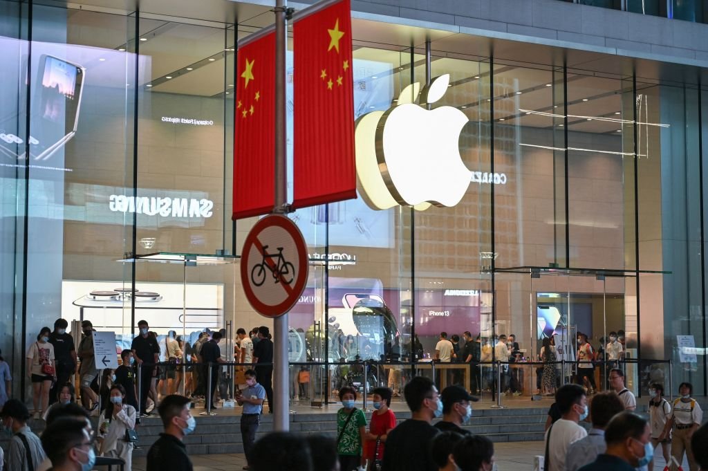 Apple na China: o país comunista é o principal centro produtivo da Apple (HECTOR RETAMAL/Getty Images)