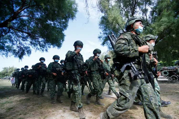 Soldiers in procession during a shore defense operation as part of a military exercise simulating the defense against the intrusion of Chinese military, amid rising tensions between Taipei and China, in Tainan, Taiwan, 11 November 2021. The self governing island has been receiving increasing assistance from the US while building better relations with the UK, Australia, France and other European countries including Lithuania, Czech Republic, Poland and so on. (Photo by Ceng Shou Yi/NurPhoto via Getty Images) (Ceng Shou/Getty Images)