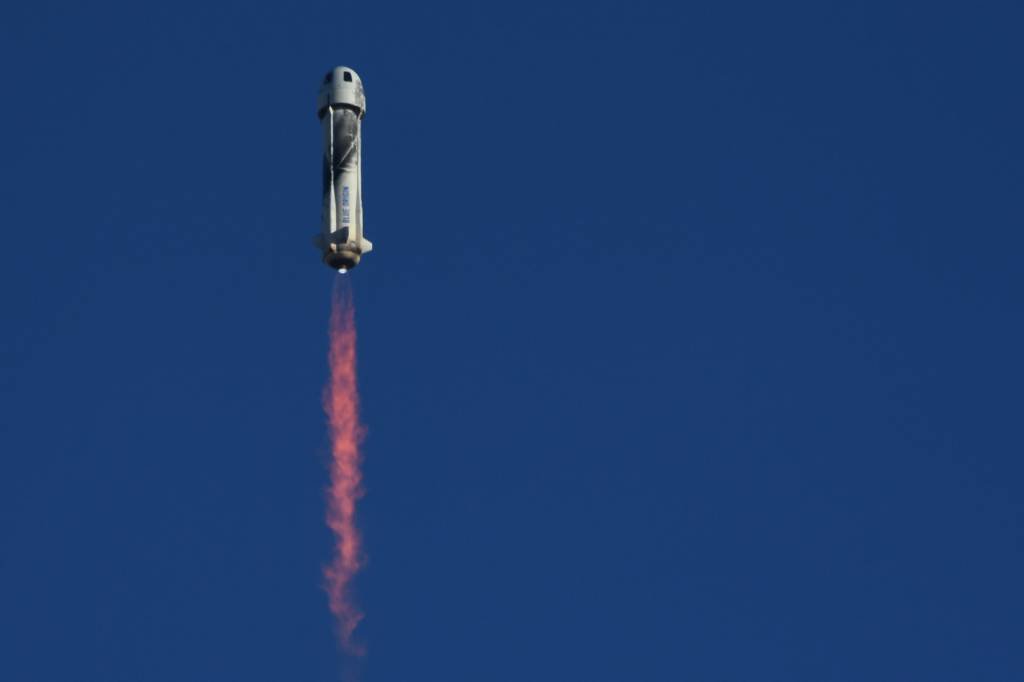 Blue Origin envia ao espaço a primeira egípcia e o primeiro português