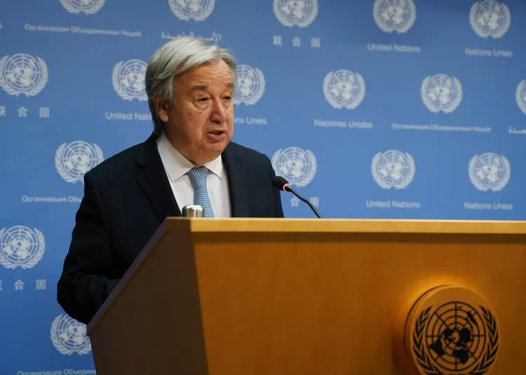 Em uma entrevista coletiva em Tóquio, Guterres condenou os ataques, sem responsabilizar nenhuma parte (Anadolu Agency/Getty Images)