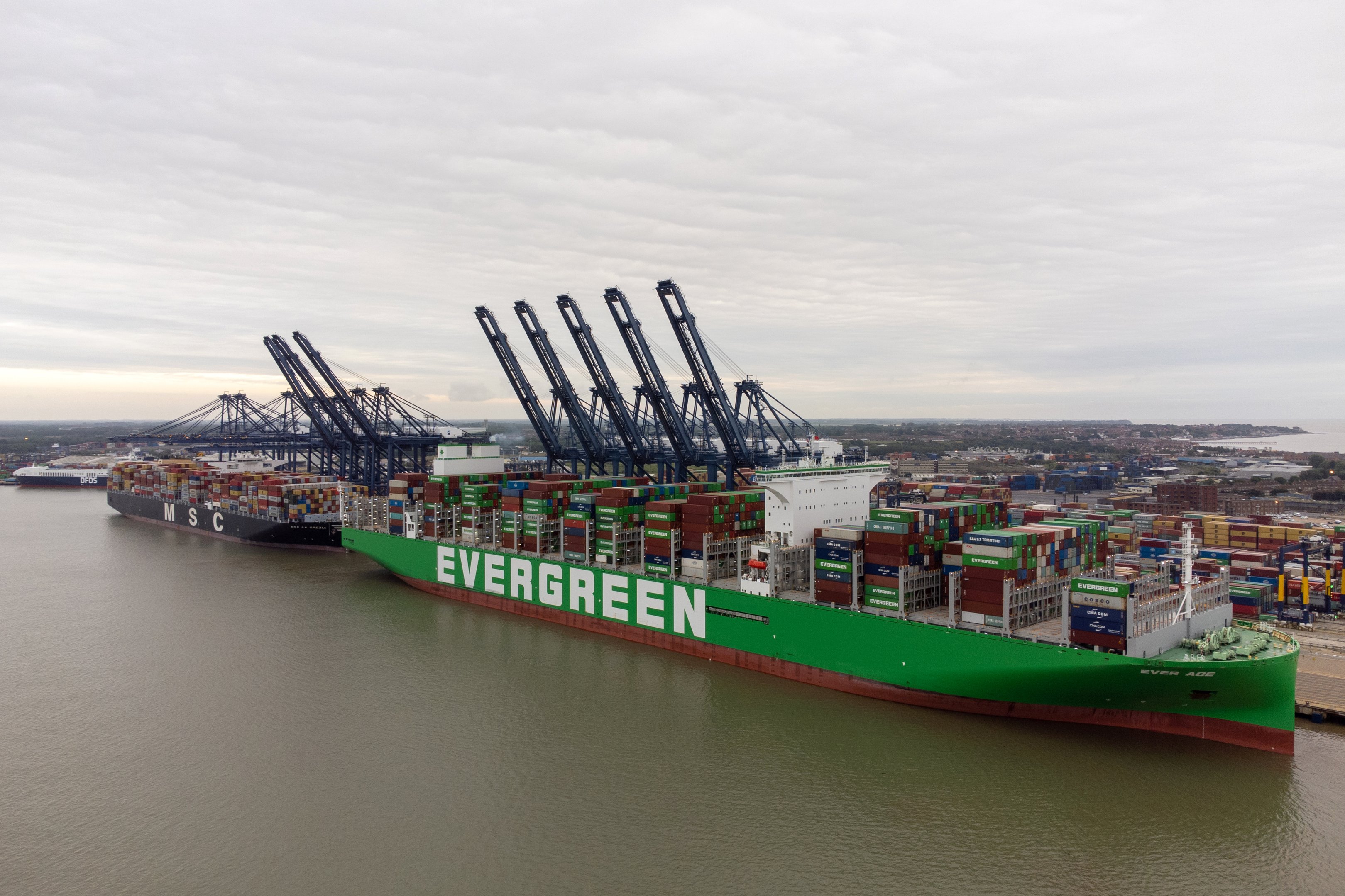 Maior porto de contêineres do Reino Unido retoma greve