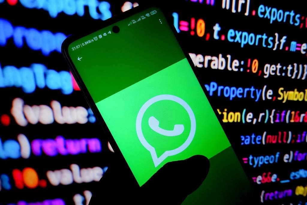 INDIA - 2022/07/17: In this photo illustration, a WhatsApp logo is displayed on an android mobile phone. (Photo Illustration by Avishek Das/SOPA Images/LightRocket via Getty Images) (LightRocket/Getty Images)