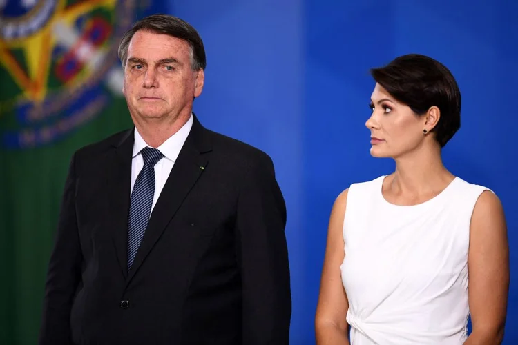 Brazilian President Jair Bolsonaro (L) stands next to his wife Michelle during the promotion ceremony of General Officers of the Armed Forces, at Planalto Palace in Brasilia, on August 4, 2022. (Photo by EVARISTO SA / AFP) (Photo by EVARISTO SA/AFP via Getty Images) (EVARISTO SA/AFP/Getty Images)