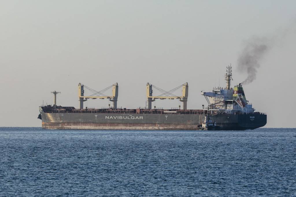 Três navios com grãos zarpam da Ucrânia em plena polêmica sobre táticas de guerra