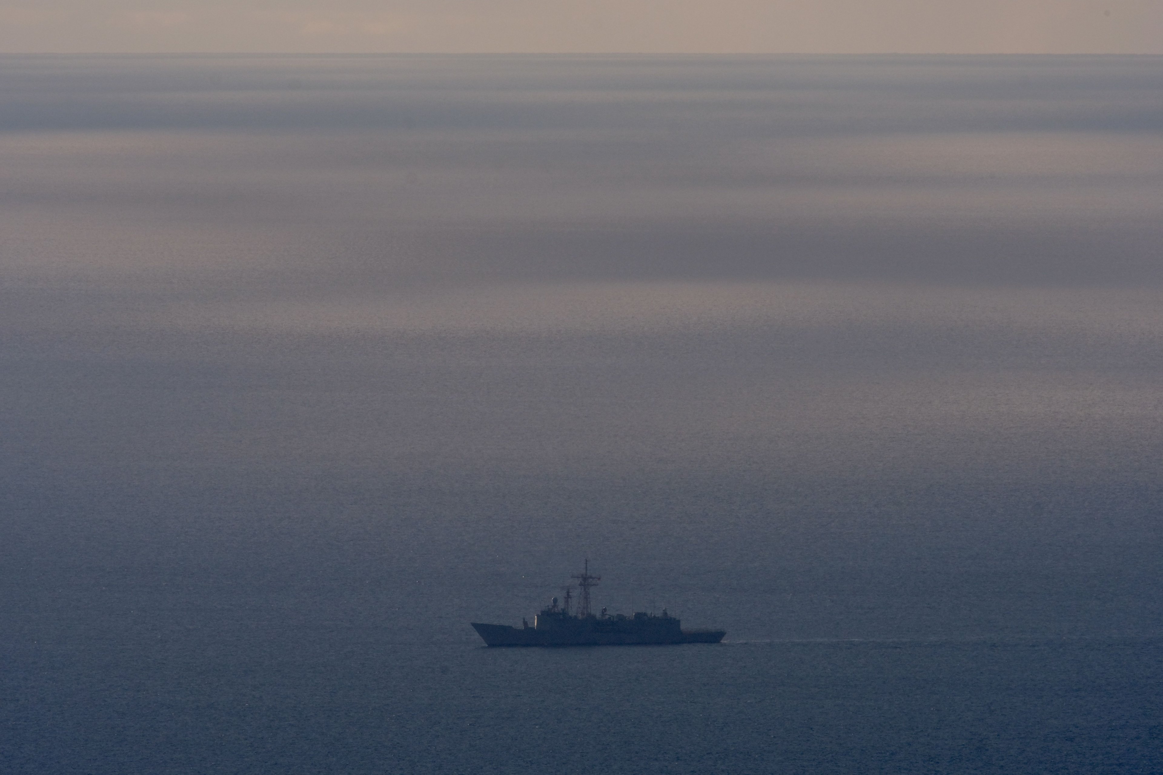 China mantém pressão militar a Taiwan e envia aviões e navios para o entorno da ilha