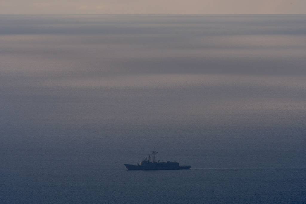 China mantém caças e navios de guerra ao redor de Taiwan
