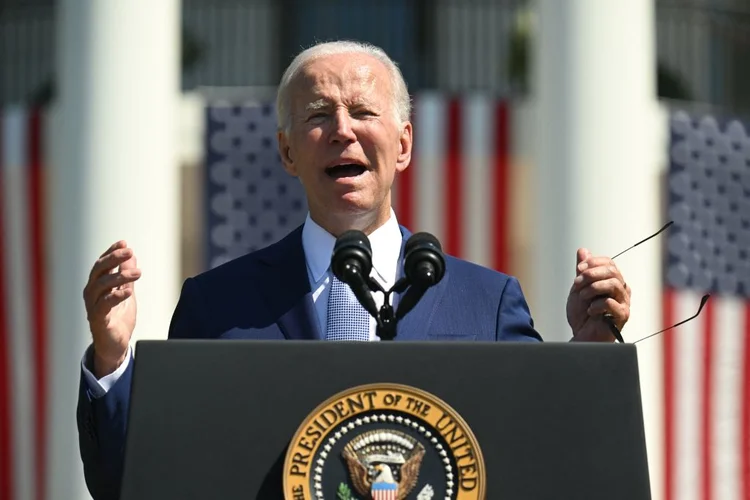 Joe Biden, viajou nesta semana para o funeral da rainha Elizabeth II, no Reino Unido, o que motivou a alteração na agend (SAUL LOEB/Getty Images)