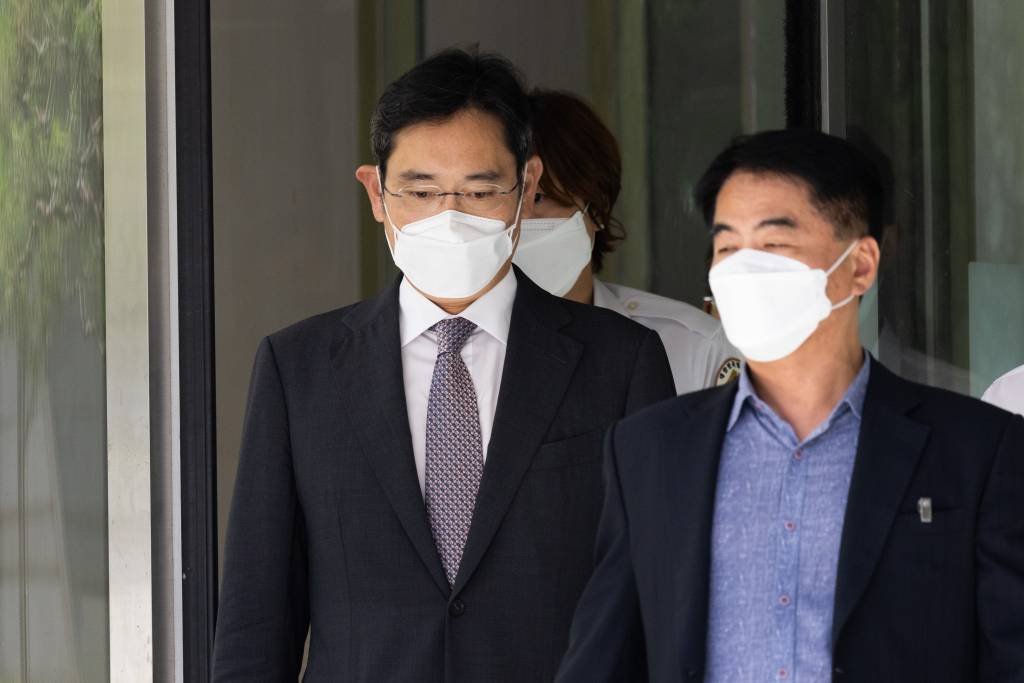 Coreia do Sul concede indulto ao chefe da Samsung para ajudar a 'superar a crise econômica'